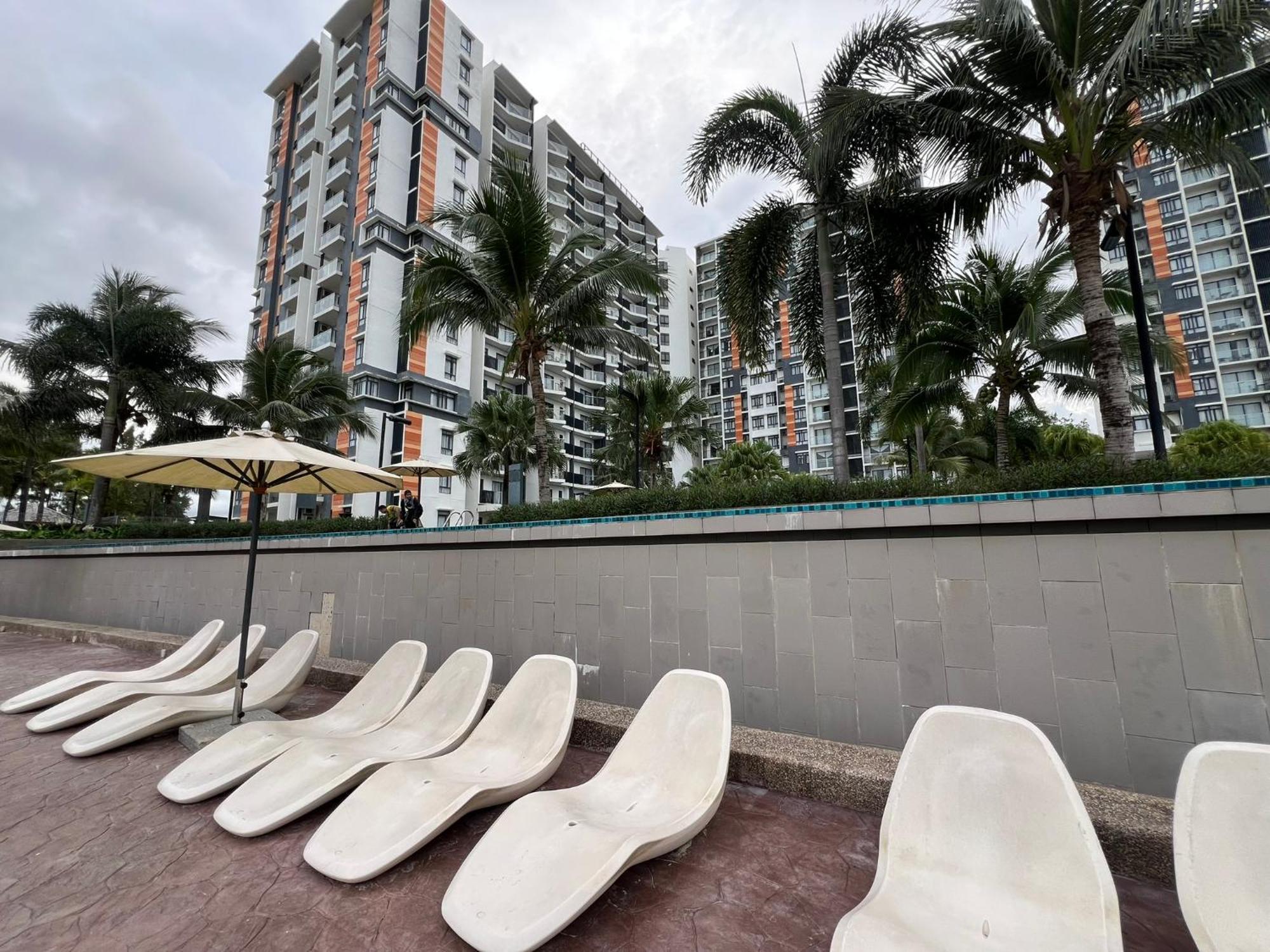 Vitaminsea Seaview 6pax Netflix B-7-03 Kuantan